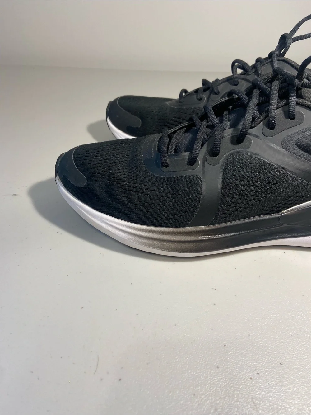 Lululemon Blissfeel Black and White Athletic Women’s Running Shoes SZ 9